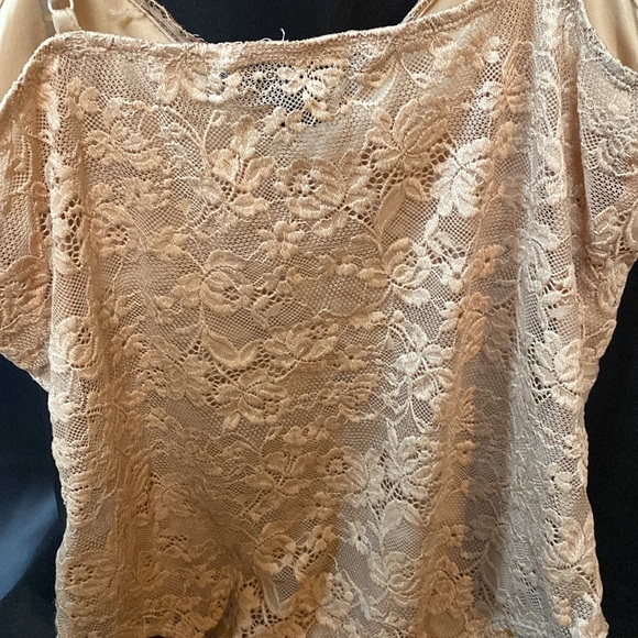 Taupe lace bodysuit - Picture 3 of 3